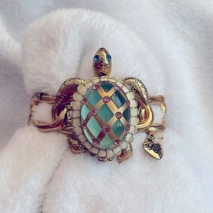 BETSEY JOHNSON SEA EXCURSION TURTLE BRACELET W/ COMPARTMENT & CHARM- NEVER WORN